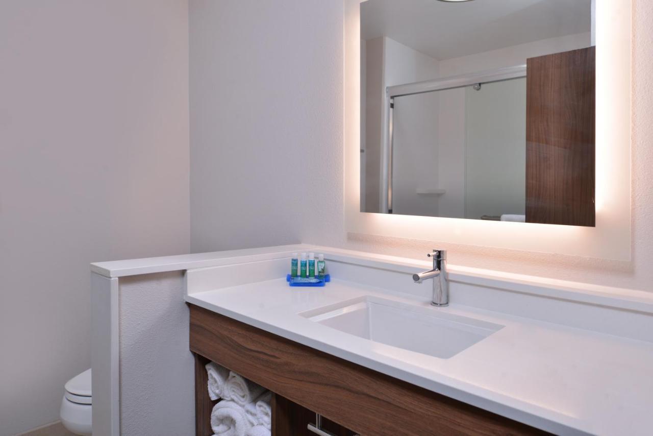 Holiday Inn Express & Suites - Marshalltown By Ihg Экстерьер фото
