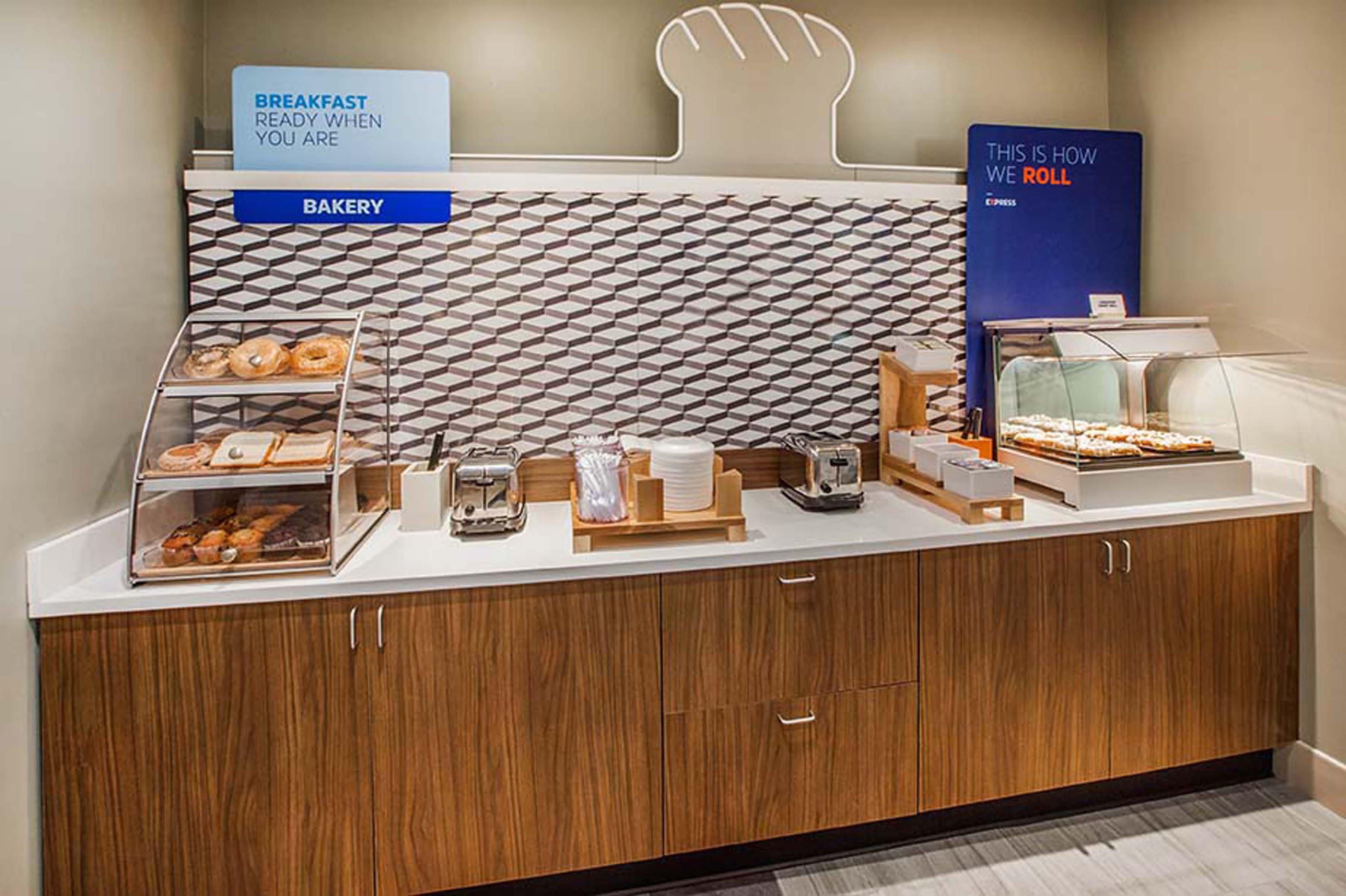 Holiday Inn Express & Suites - Marshalltown By Ihg Экстерьер фото
