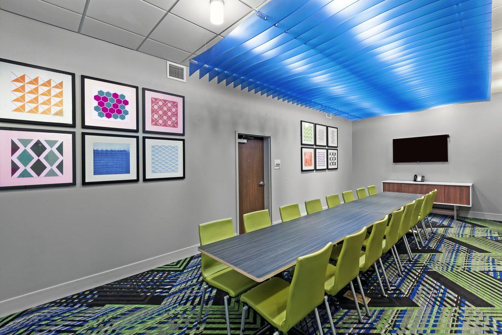 Holiday Inn Express & Suites - Marshalltown By Ihg Экстерьер фото